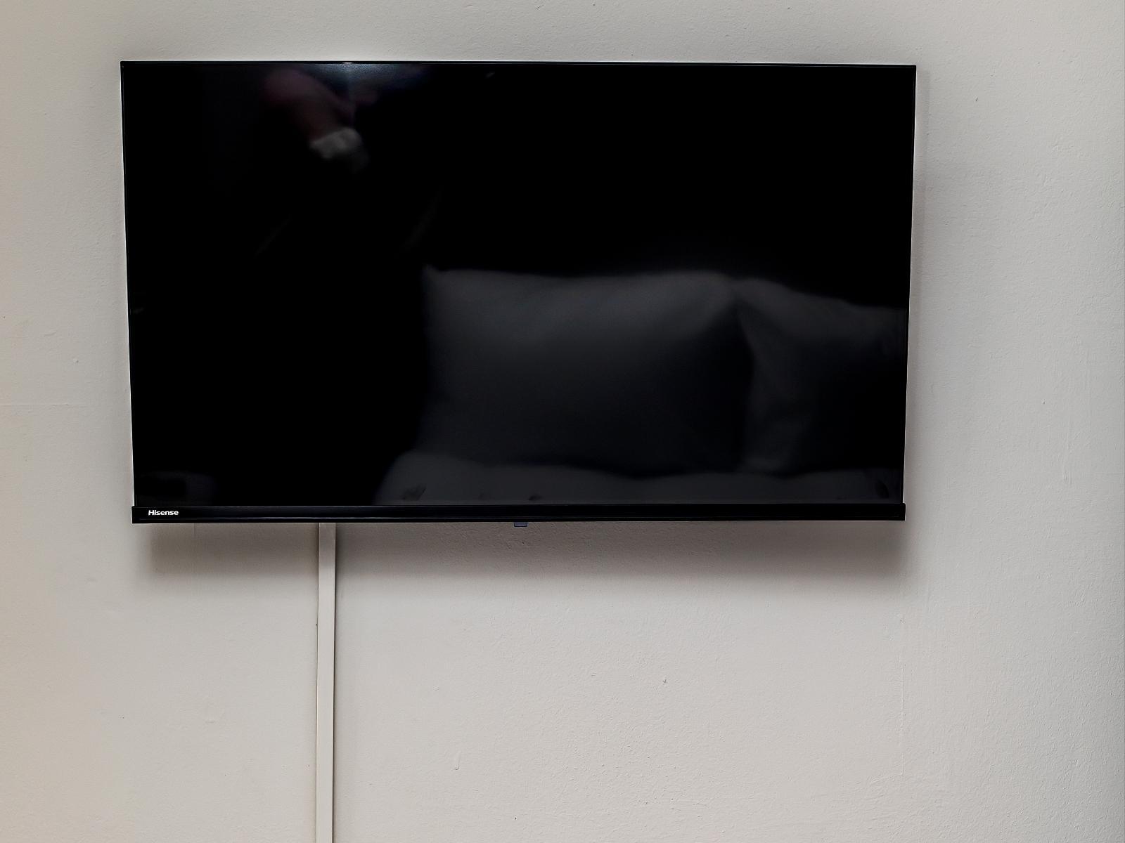 Room 1 — TV and multimedia