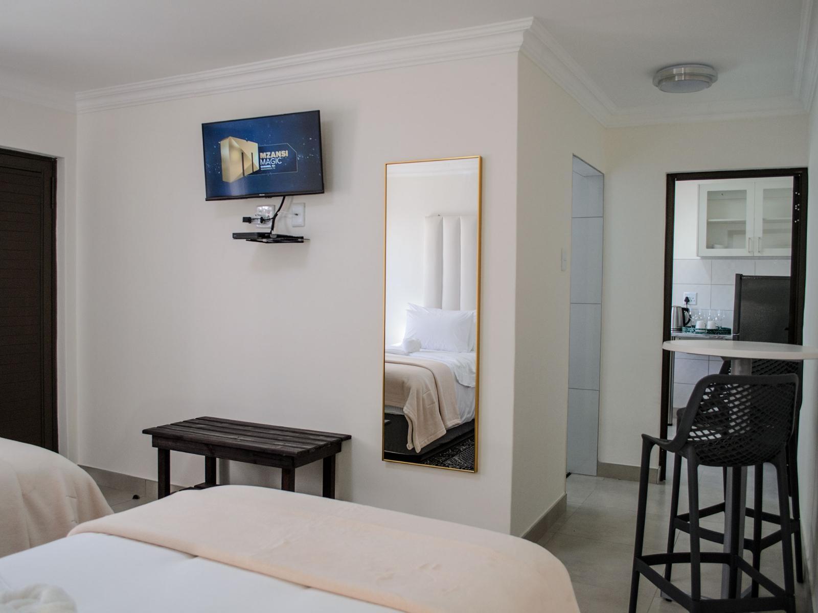 Room 2 — Photo of the whole room