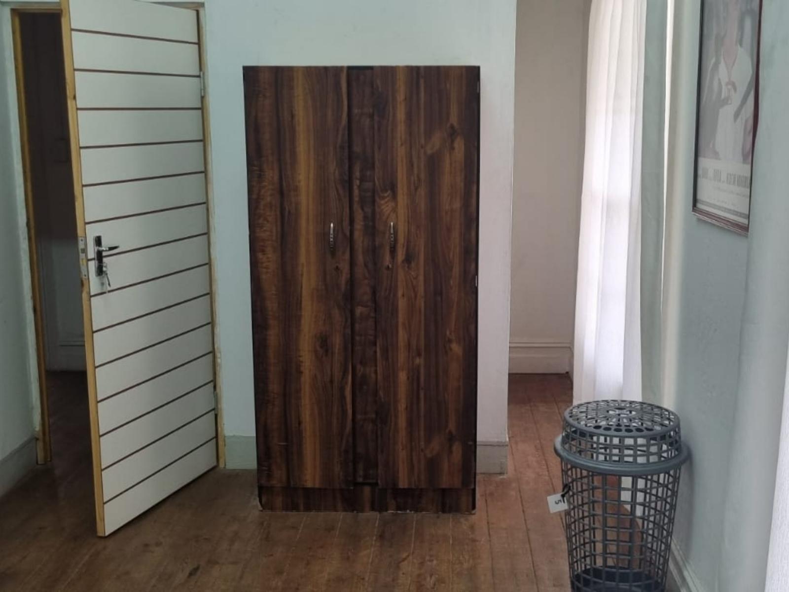 Room 1 — Photo of the whole room