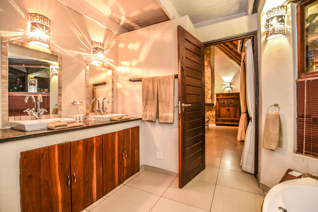 Leopard's Lair Bush Lodge