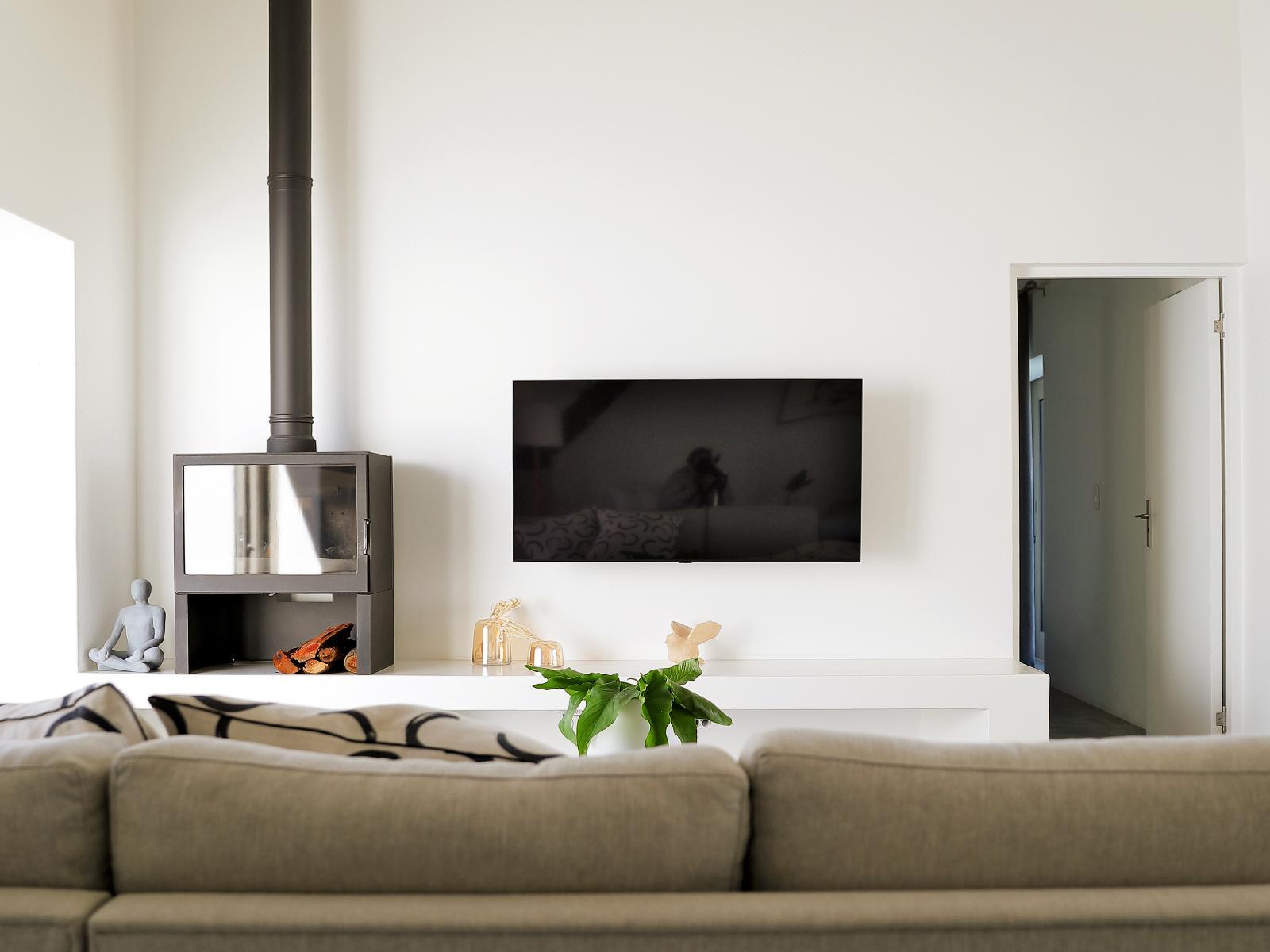 Room 14 — TV and multimedia