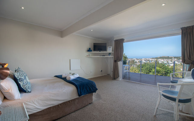 Dockside Self Catering Apartment image 3