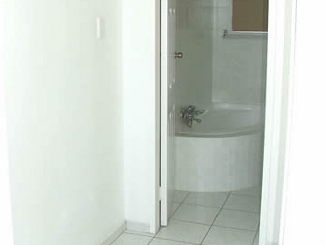 Shangri La Holiday Apartments image 2