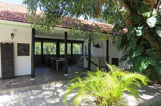 Bare Feet Retreat B&B and Whispering Waves Villa