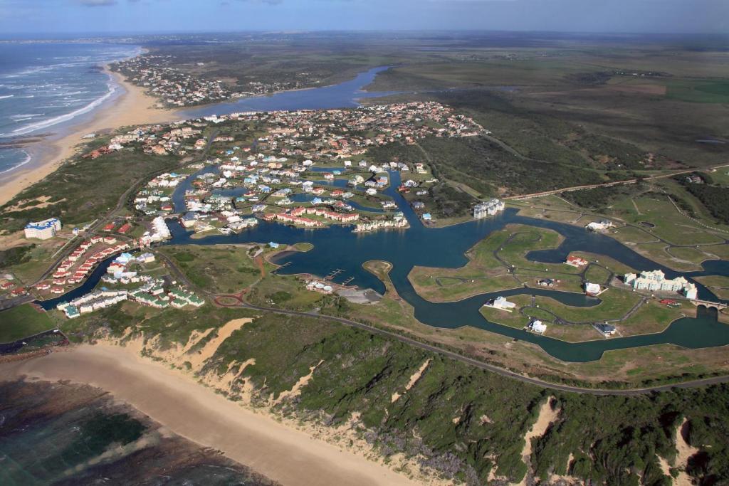 Milkwood Beachfront Apartments image 5
