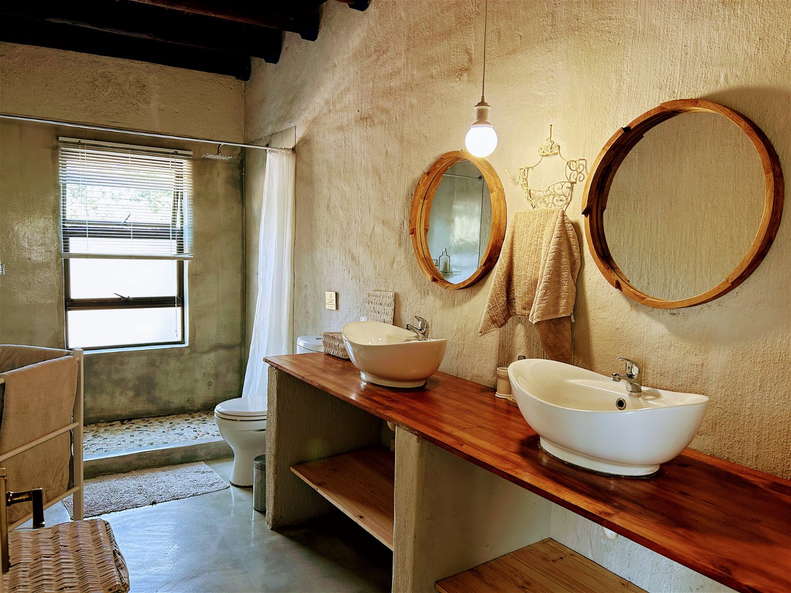 Leadwood Tree Safari Lodge image 4