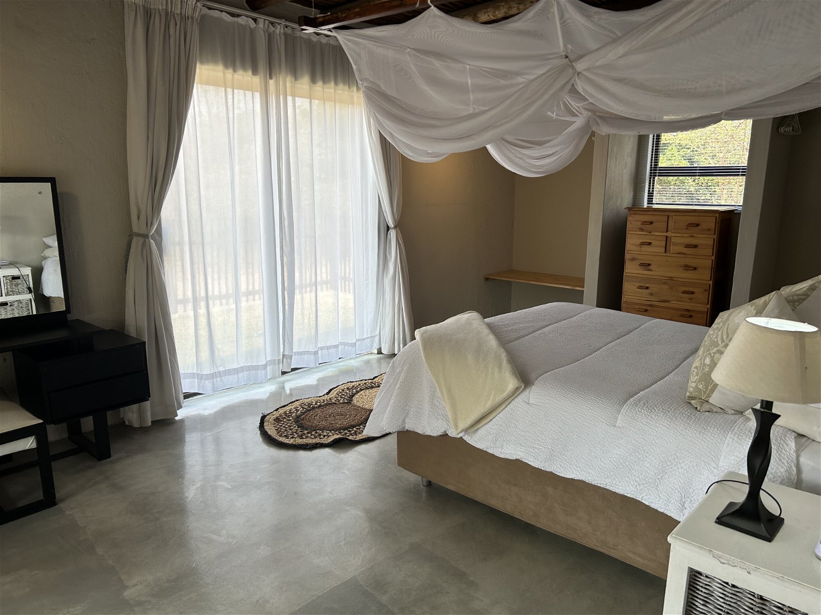 Leadwood Tree Safari Lodge image 3