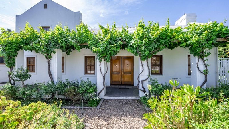 Franschhoek Luxury Self-Catering Townhouses image 4