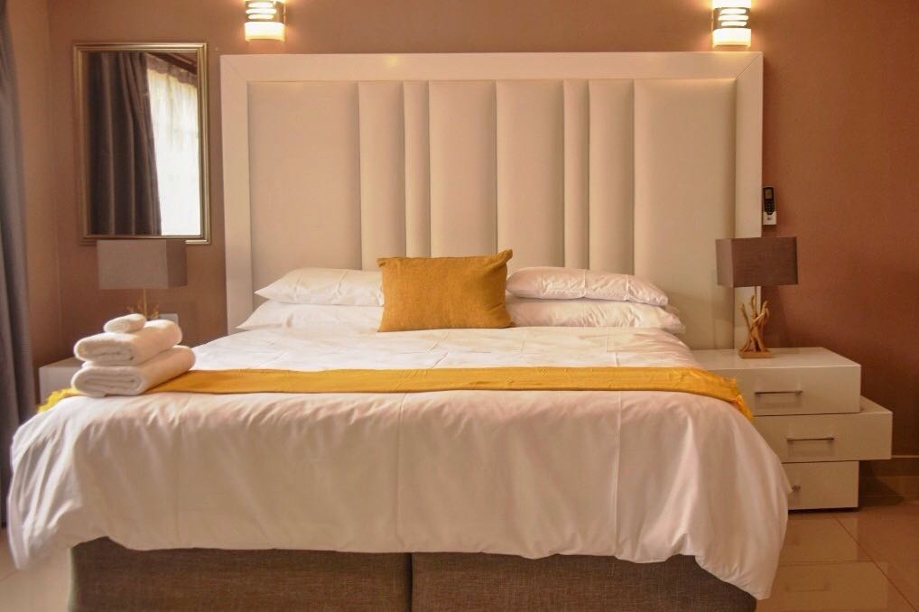 1 Oak Lodge