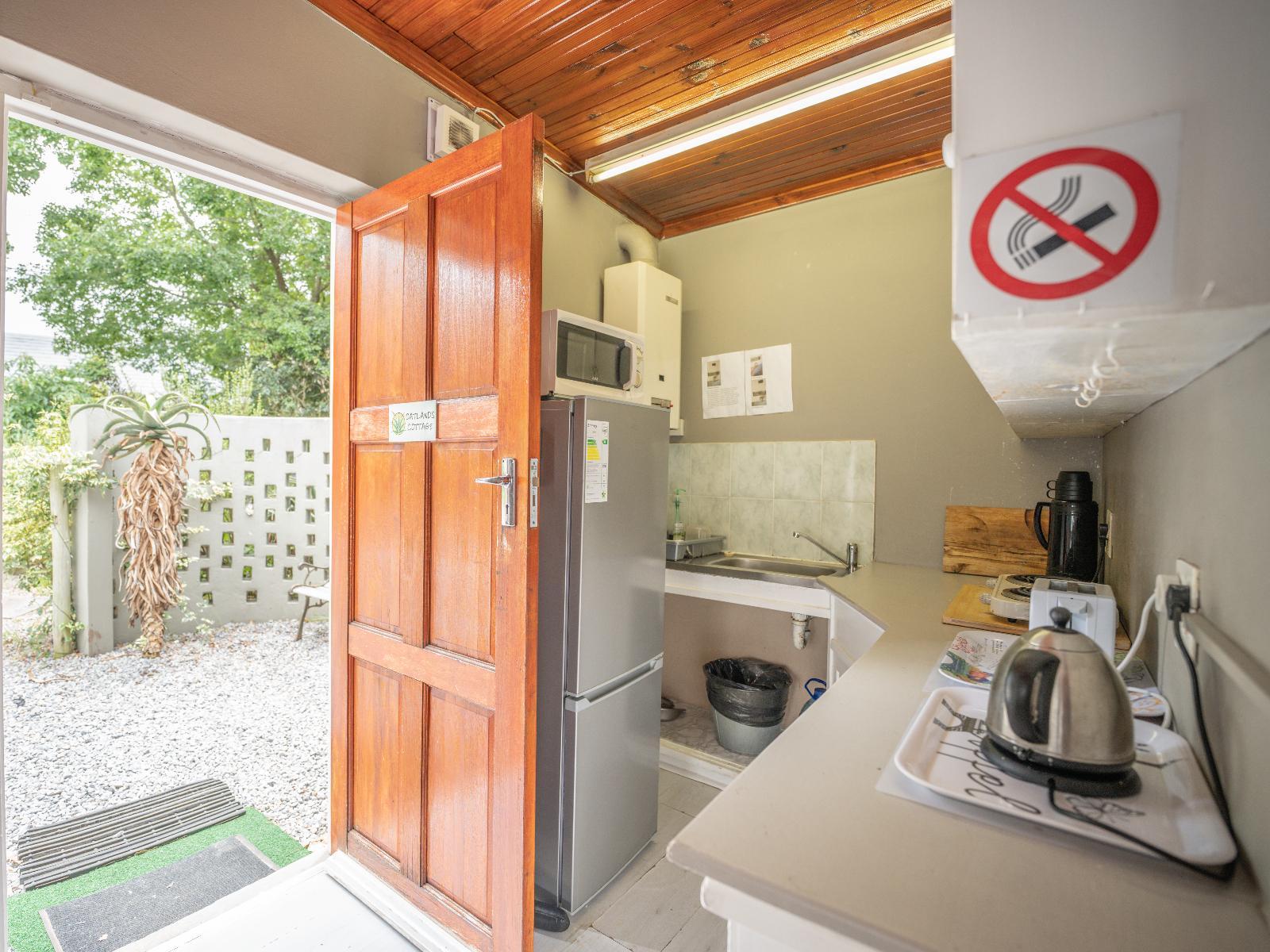 Room 6 — Coffee/tea facilities