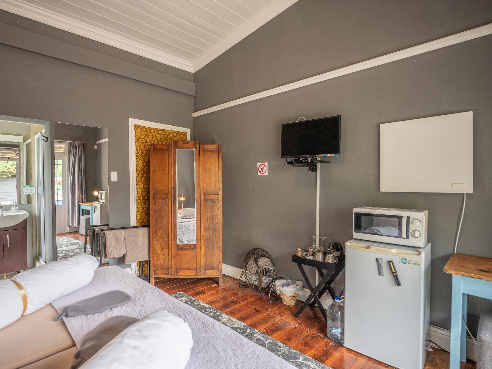 Room 1 — Photo of the whole room