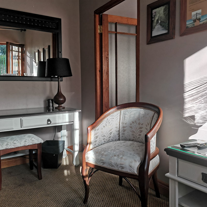 2 Leafed Doors Guest House image 4
