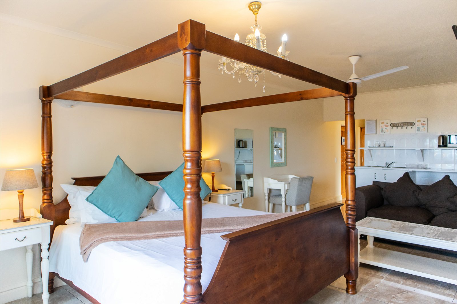 305 Guest House image 2