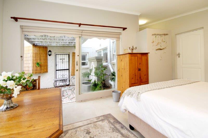 2Palms Stilbaai Holiday Home