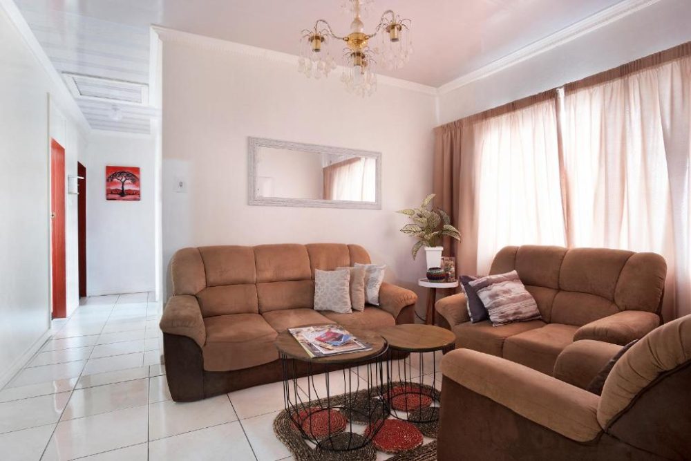 25 Jacaranda Backpackers