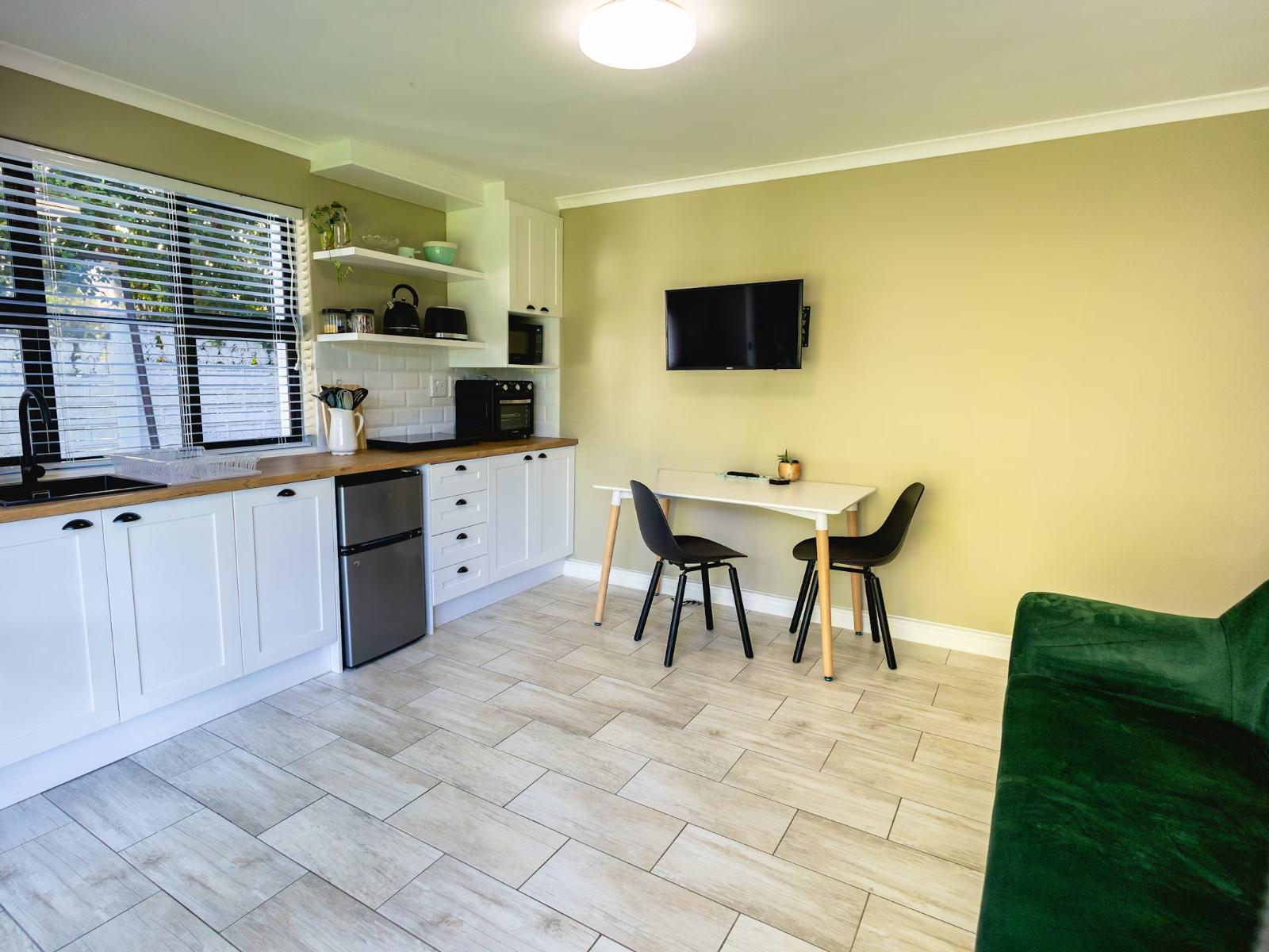 Room 1 — TV and multimedia