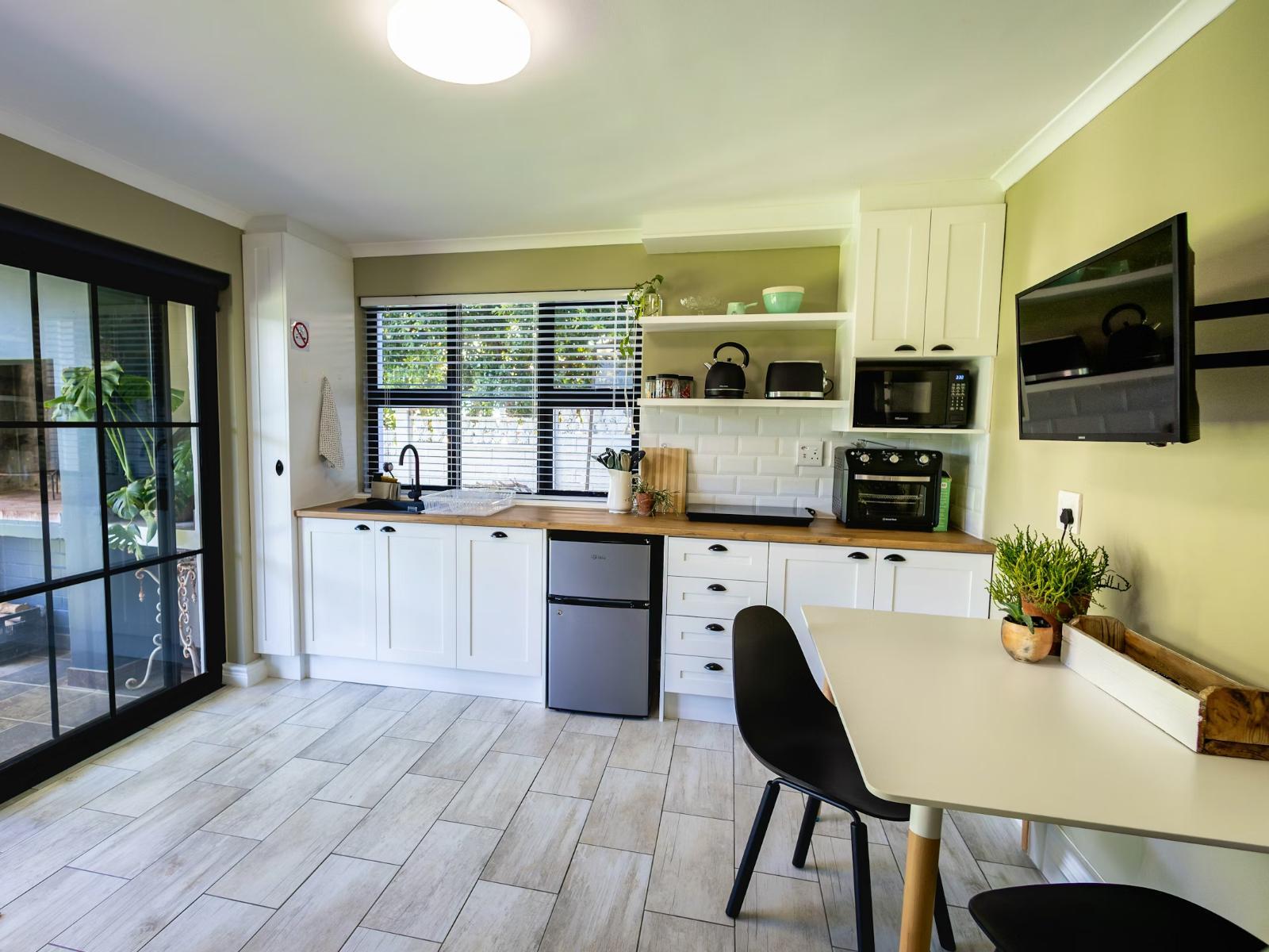 Room 1 — Kitchenette