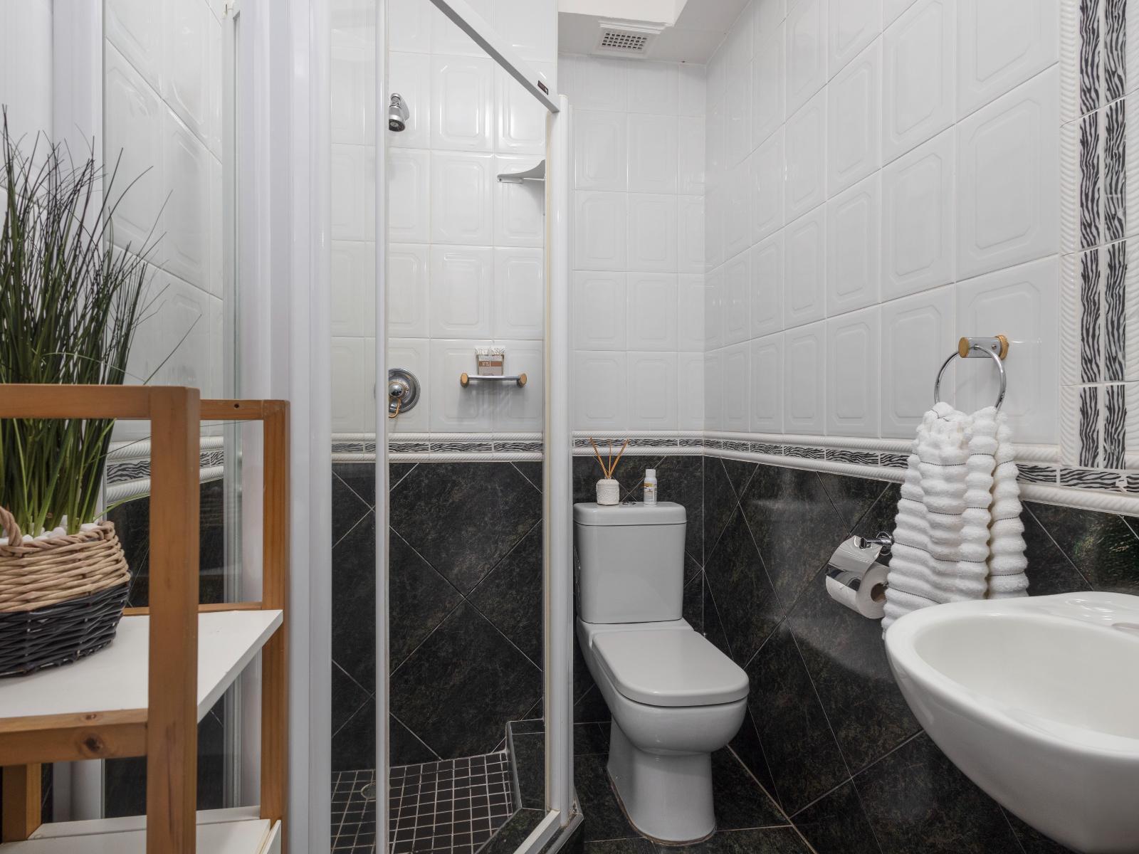 Room 23 — Bathroom