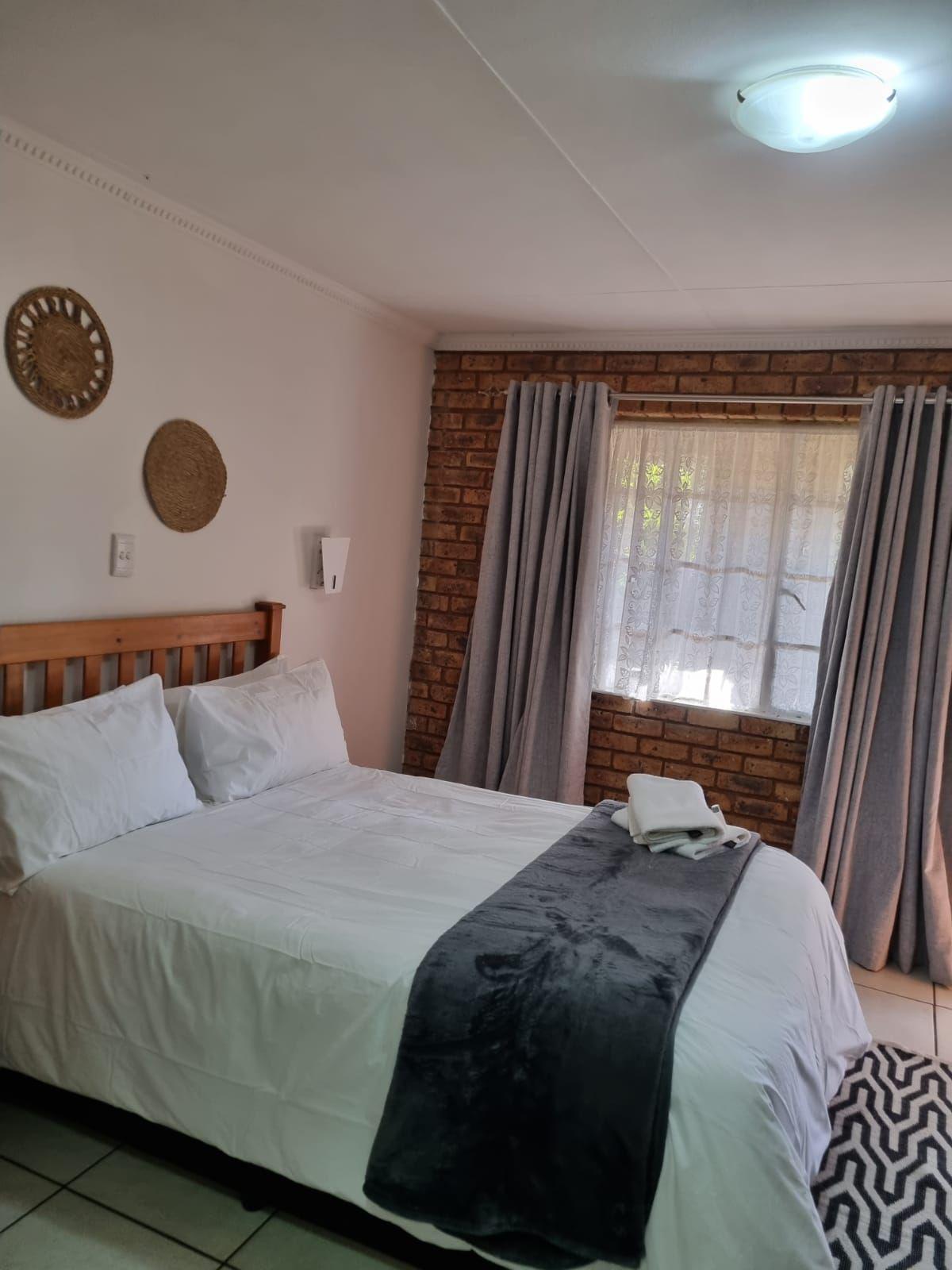 Airport Inn B&B and Emerald Guesthouse image 2