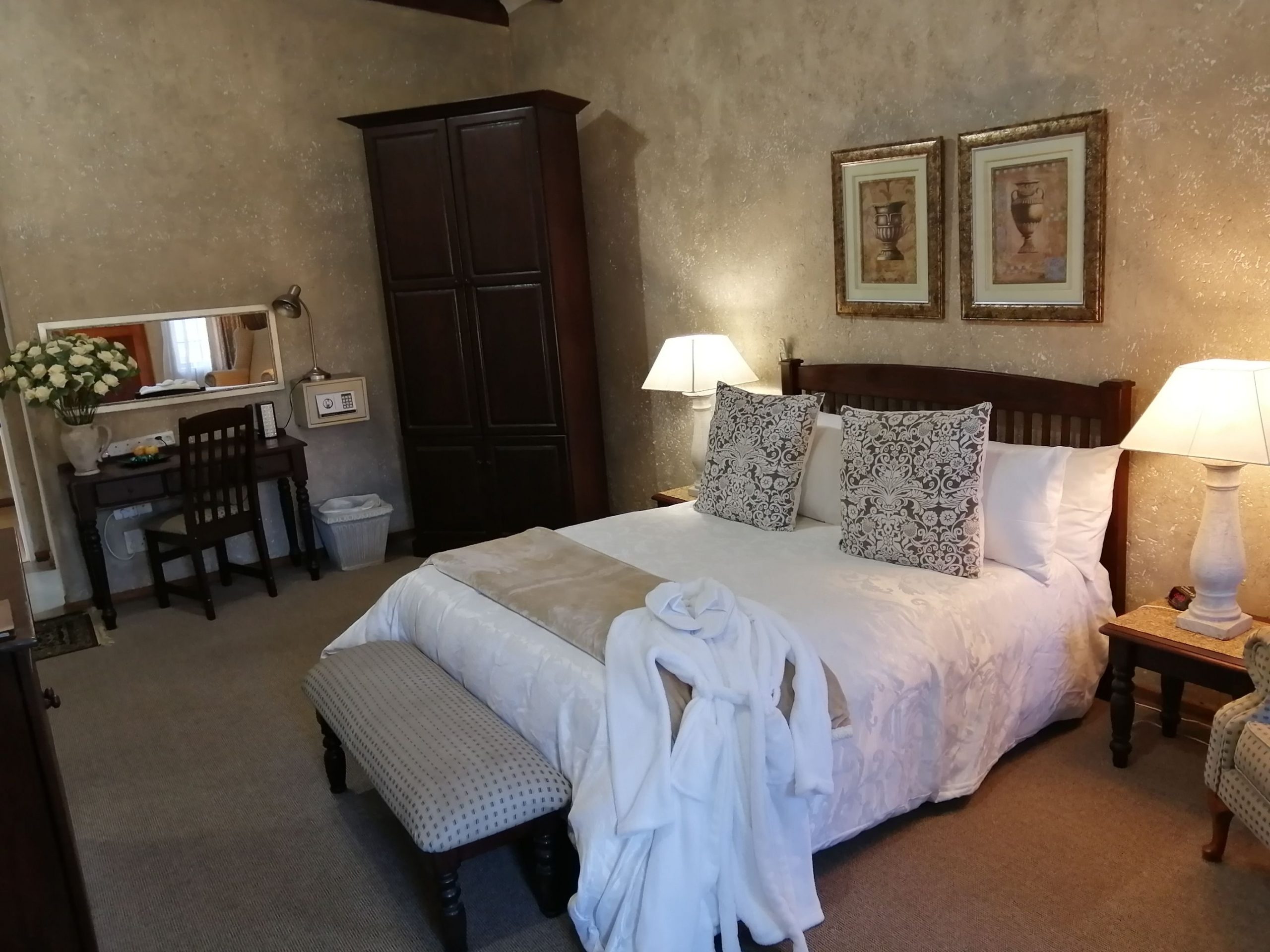 Ancient Emperor Guest Estate image 3