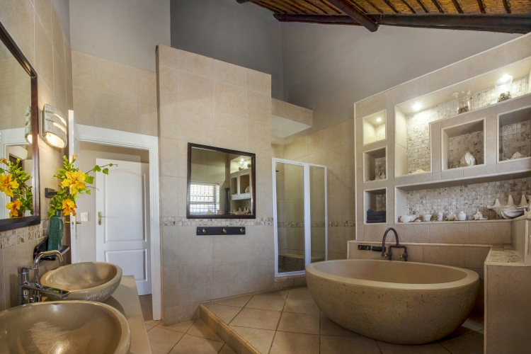 African Flame Lodge image 3