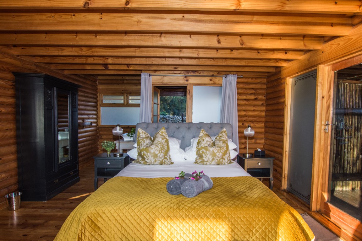 Arum Lily Cottage & Log Cabins