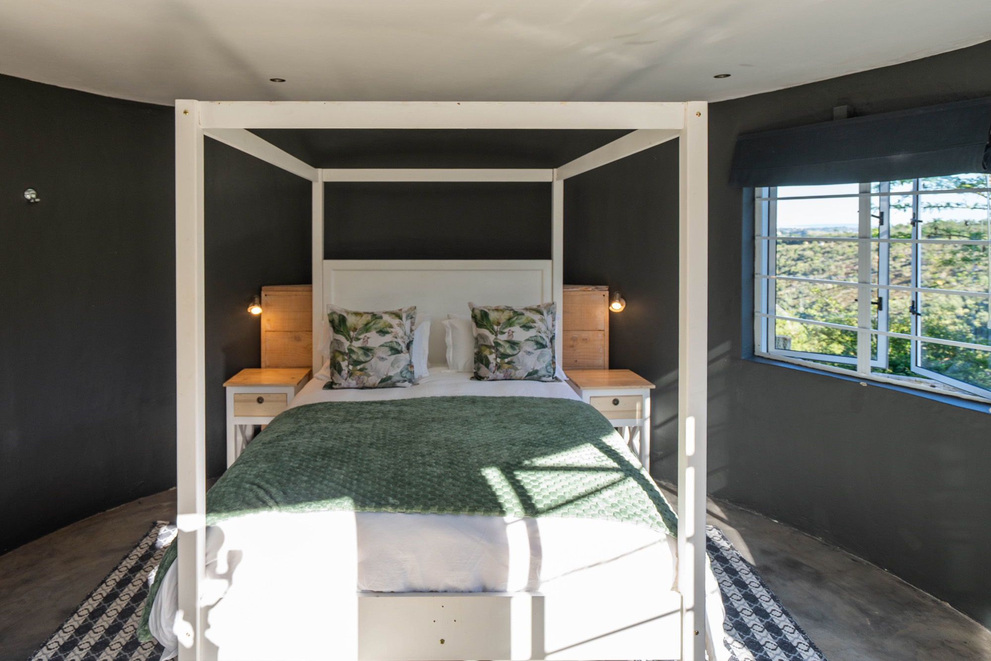 Stones Throw Guesthouse image 2