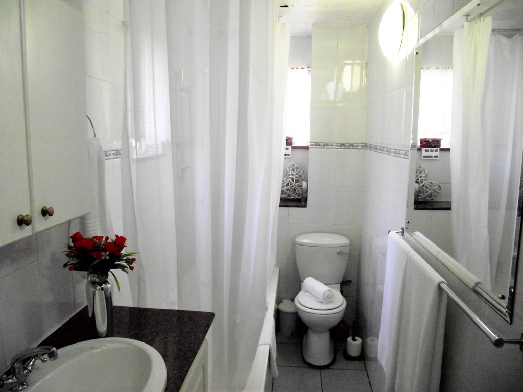 Autumn Breeze Manor Guest House image 5