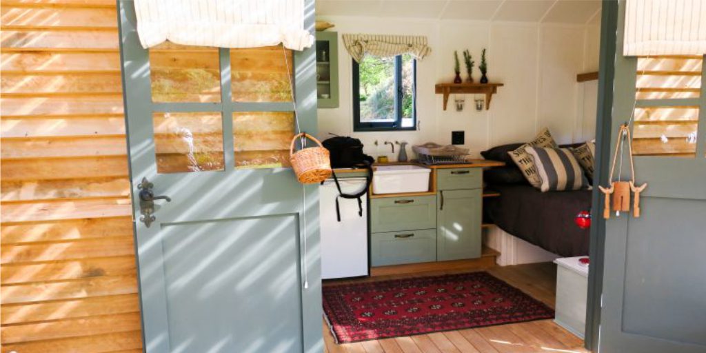 Babylon's Tower Cottage, Shepherd's Hut & Beach House image 4