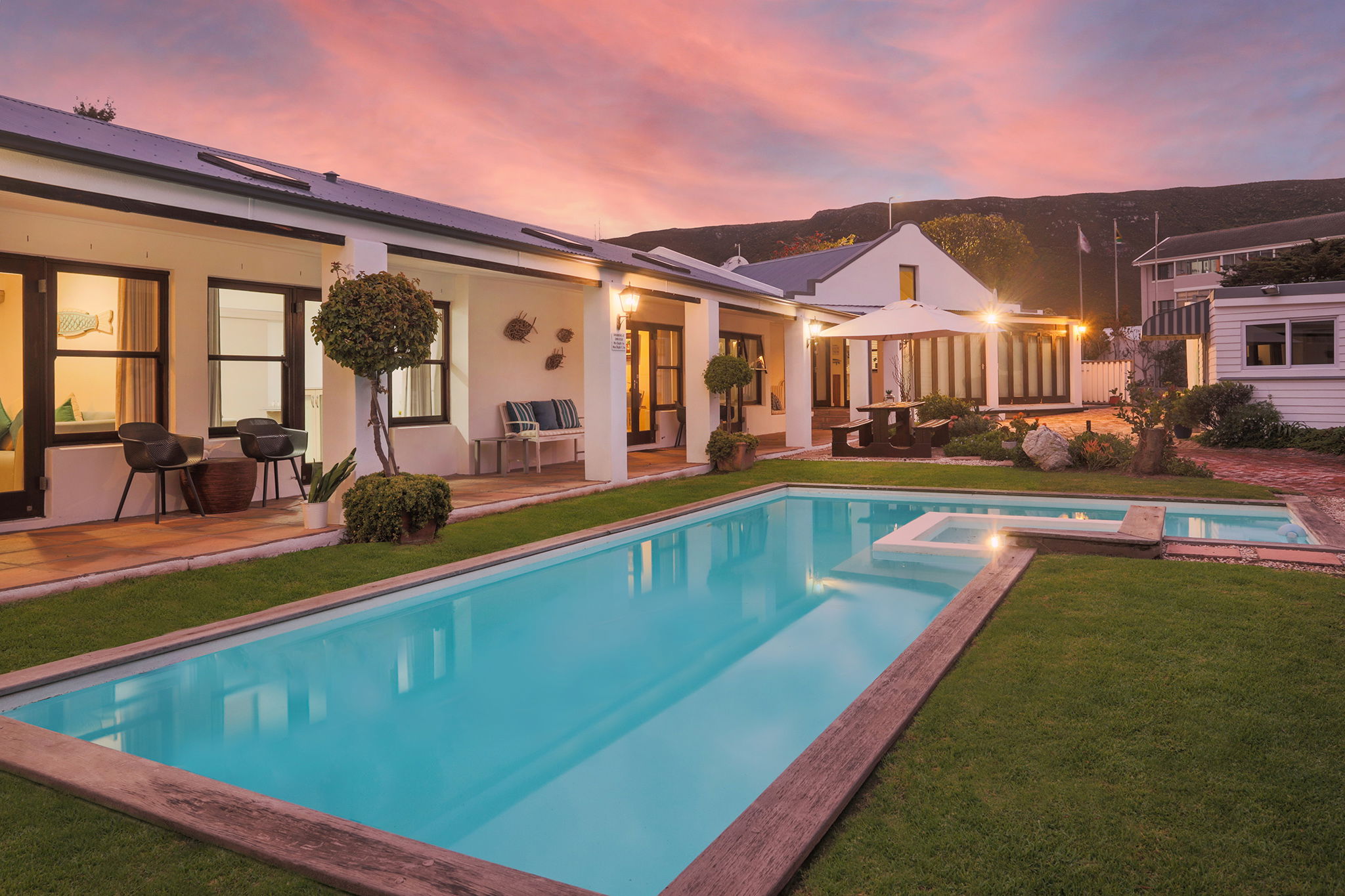 Sixteen Guesthouse on Main image 5