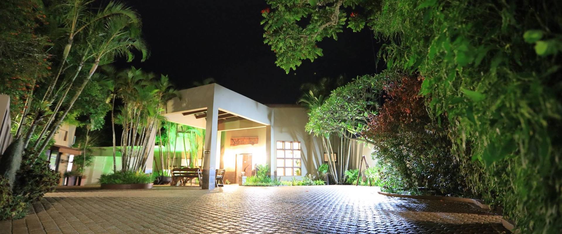 Ndiza Lodge & Cabanas