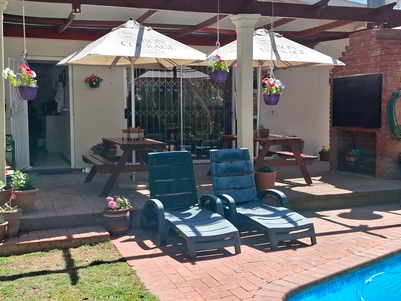 Cedar Lodge Guest House