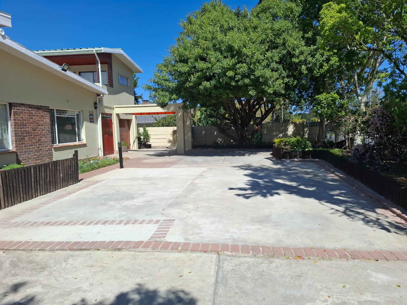 Cedar Lodge Guest House