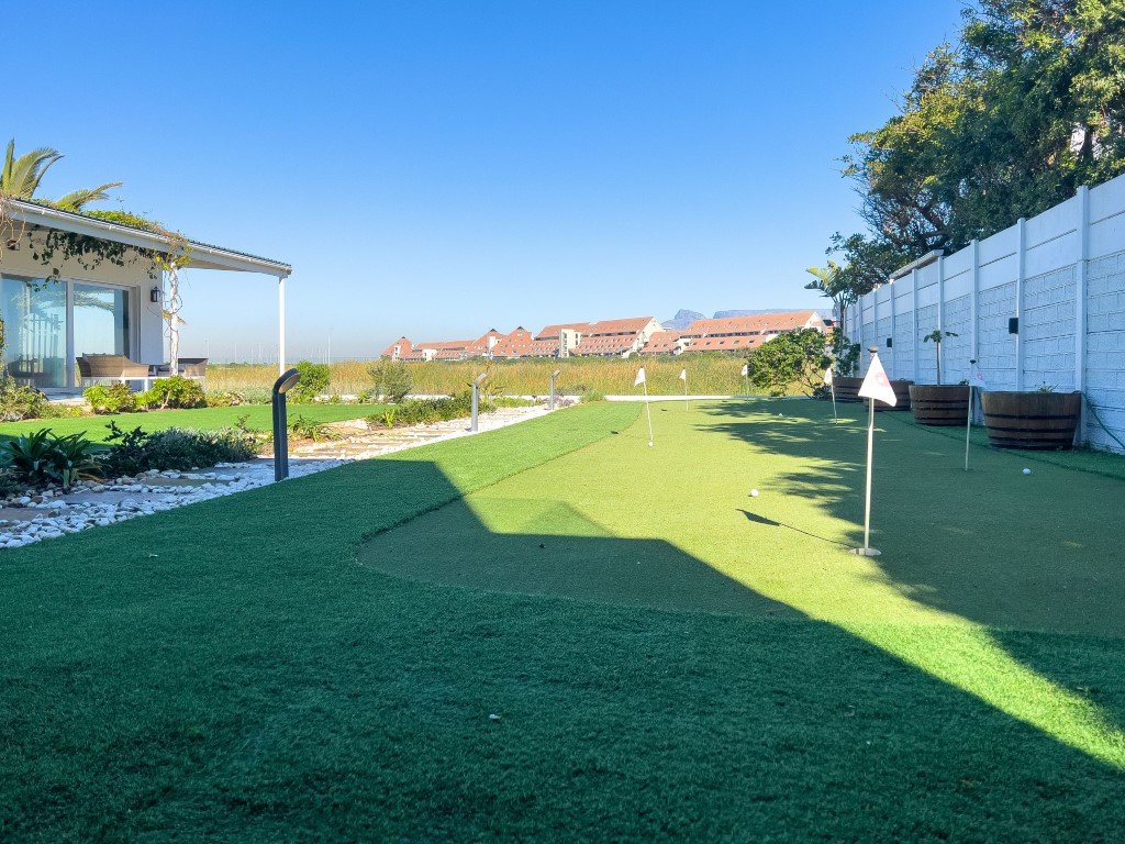 Peach on Beach Boutique Guesthouse & Golf Lodge