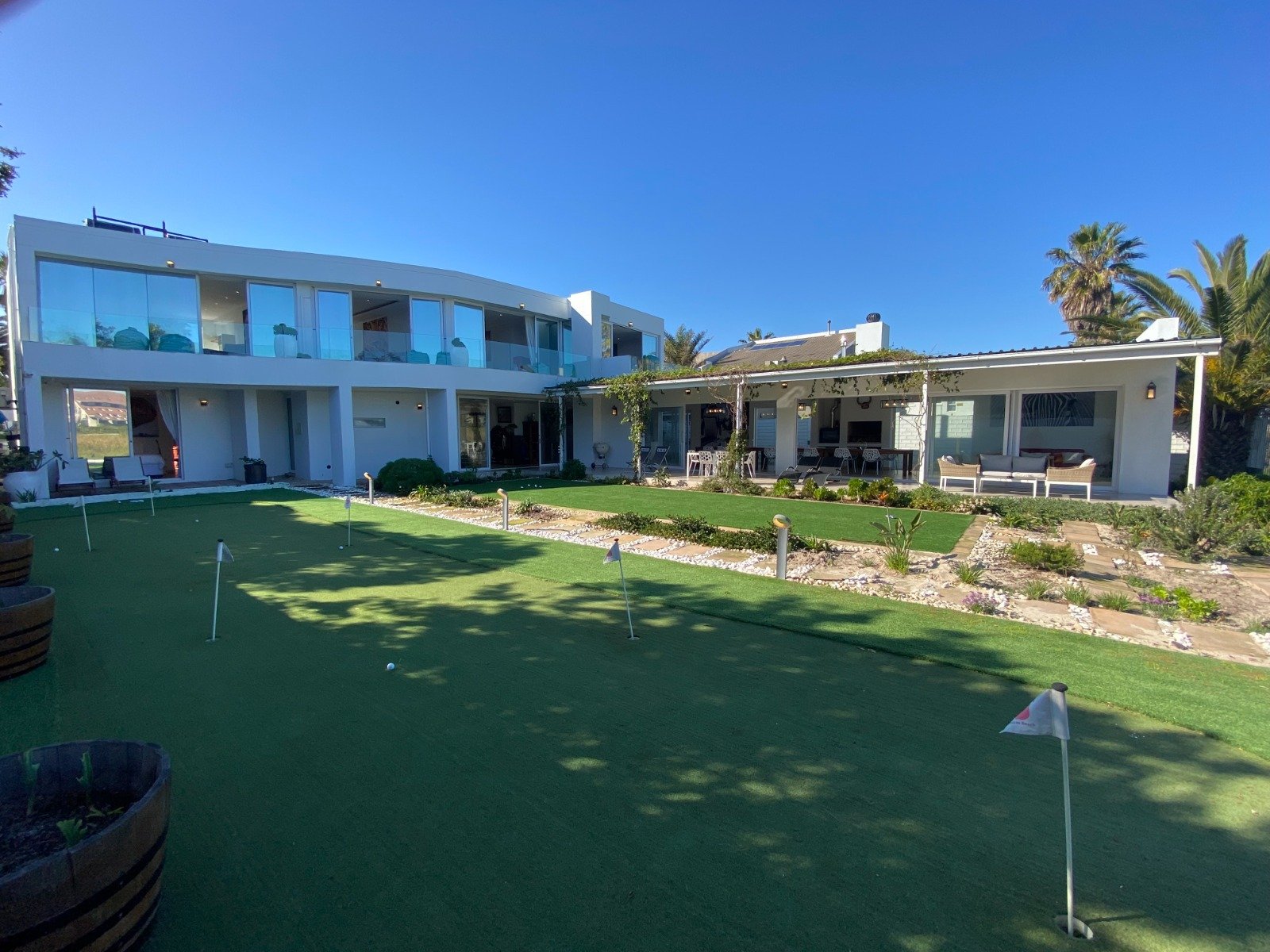 Peach on Beach Boutique Guesthouse & Golf Lodge