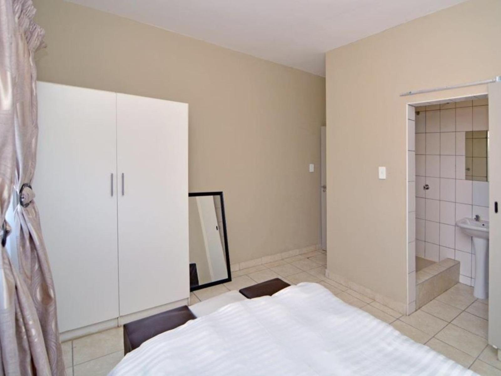 Room 1 — Photo of the whole room