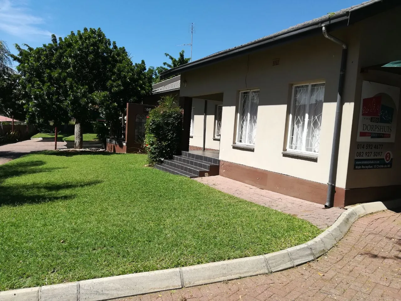 Singlestory house with a lawn and driveway for sale sign visible