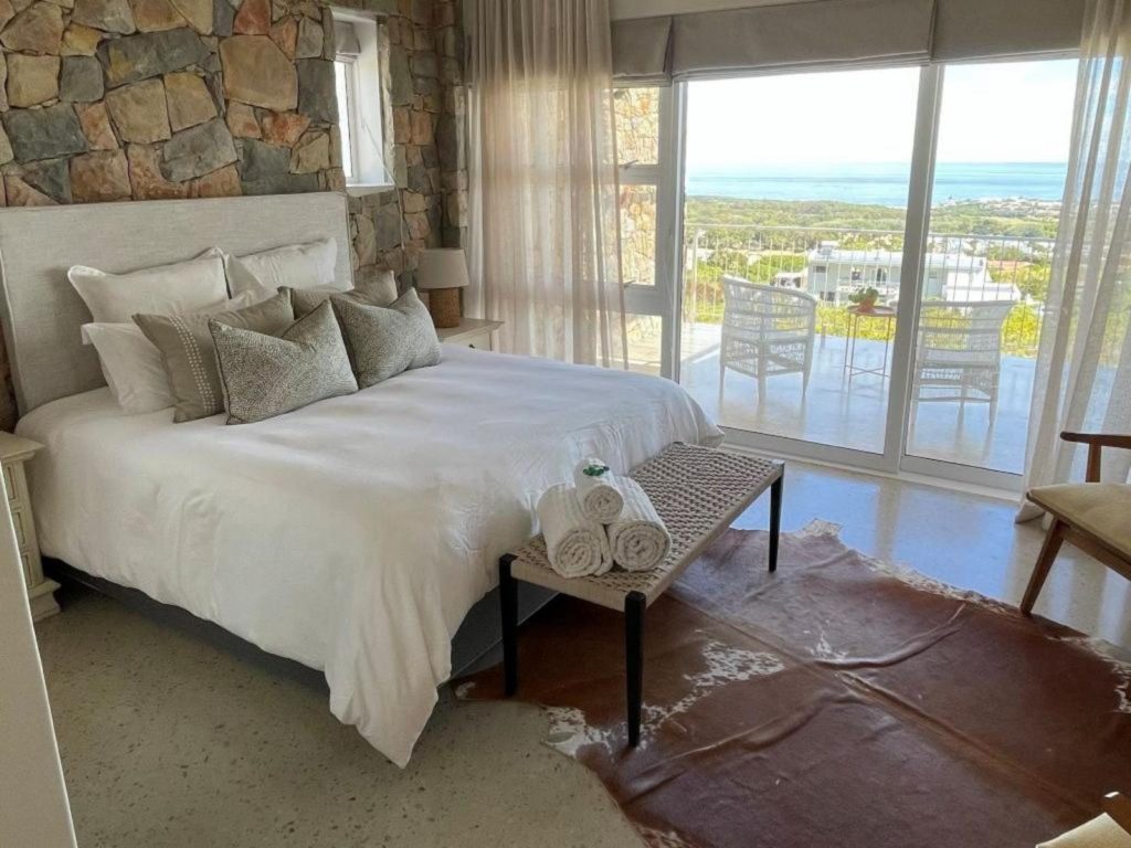 Whale Coast Luxury Suites in Vermont 4