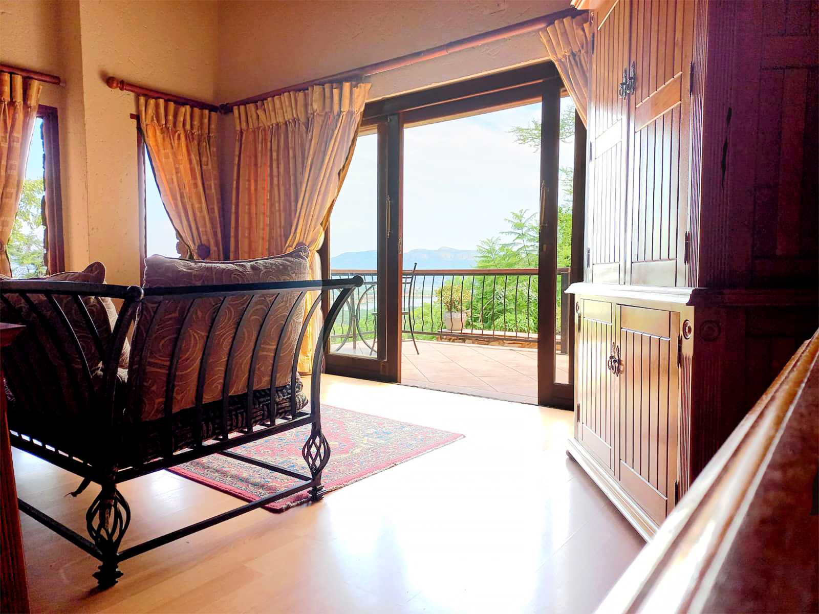 La Montagne Guest Lodge