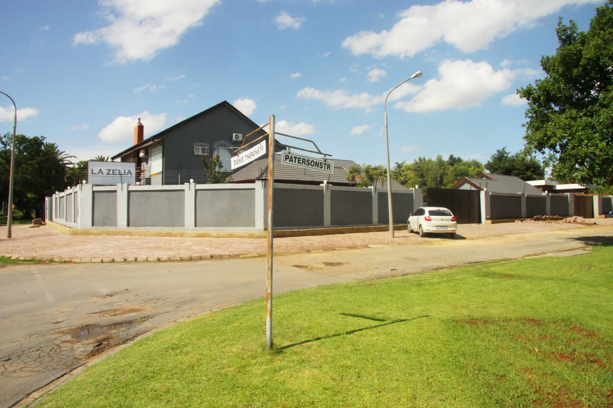 LA ZELIA Guest House