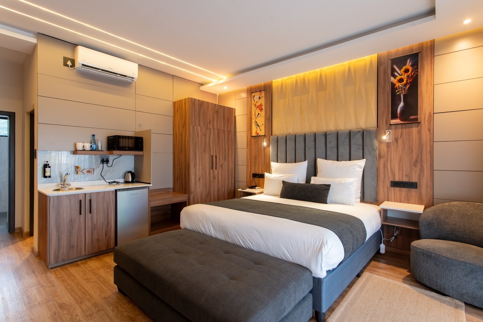 Royal Court Yard Hotel