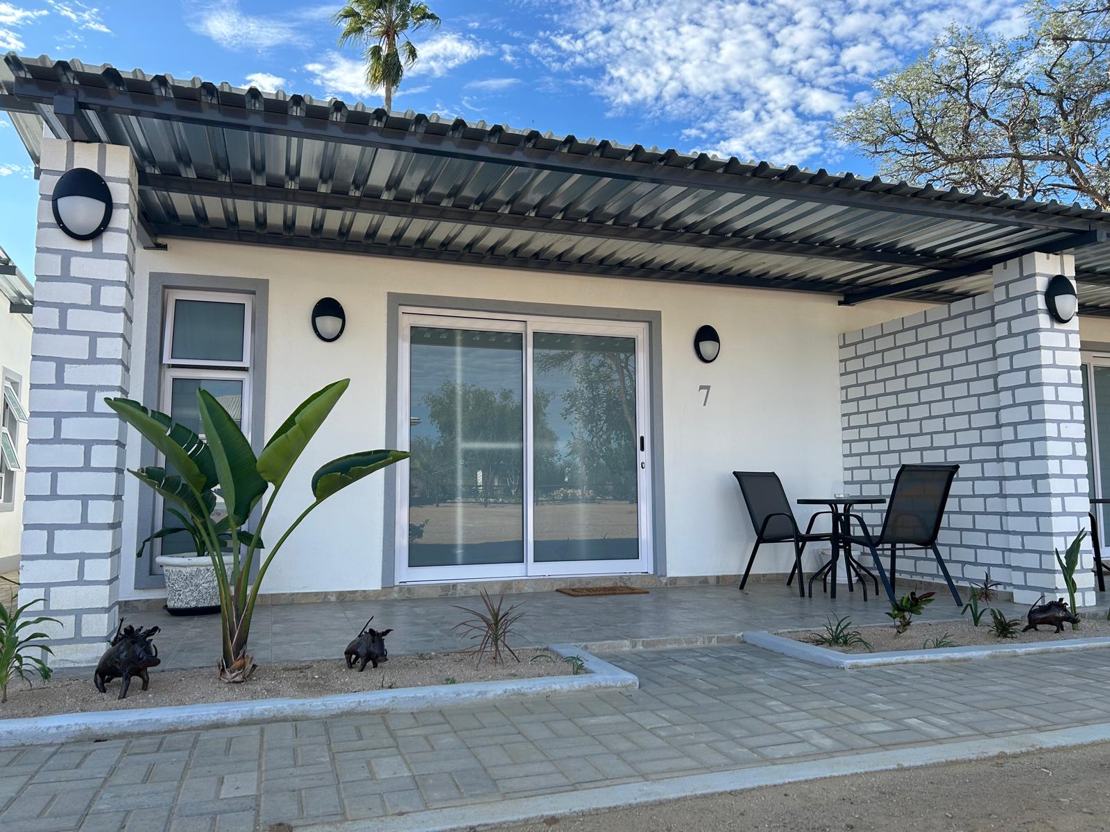 Little Bush Guesthouse & Safaris