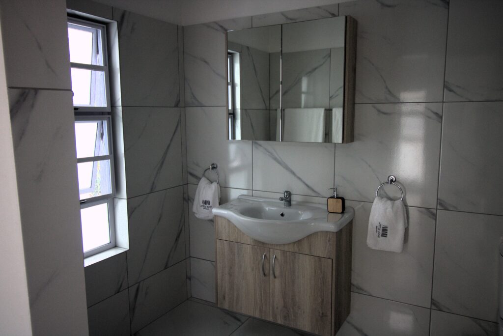 Little Bush Guesthouse & Safaris
