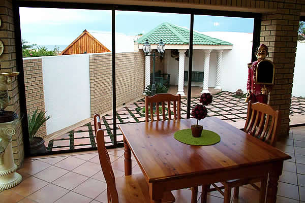 House Pinnaquin Guest House