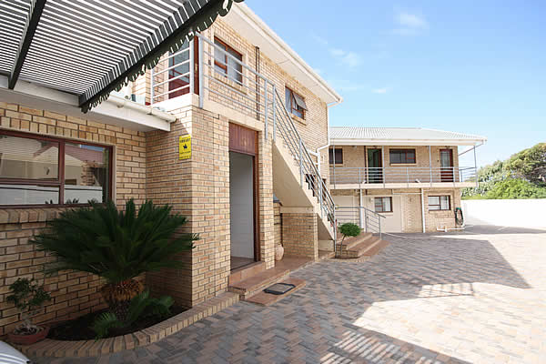 House Pinnaquin Guest House